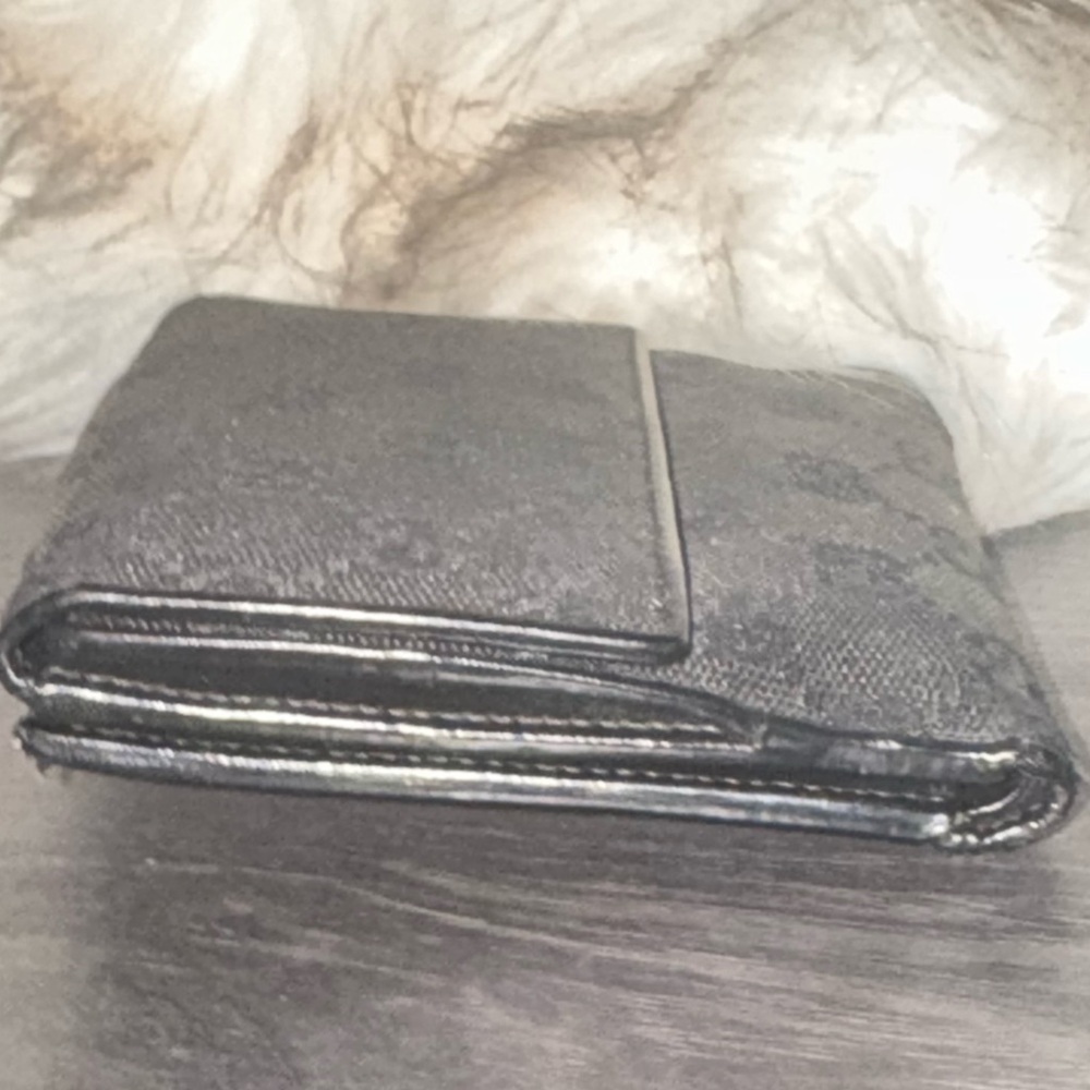 GUCCI | PRICE FIRM💲
BUNDLE Pre-Loved Black Tote + Matching Wallet 💕 - Picture 15 of 16